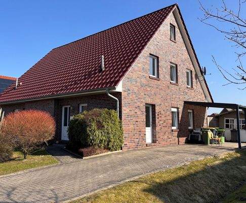 Haushälfte und Carport