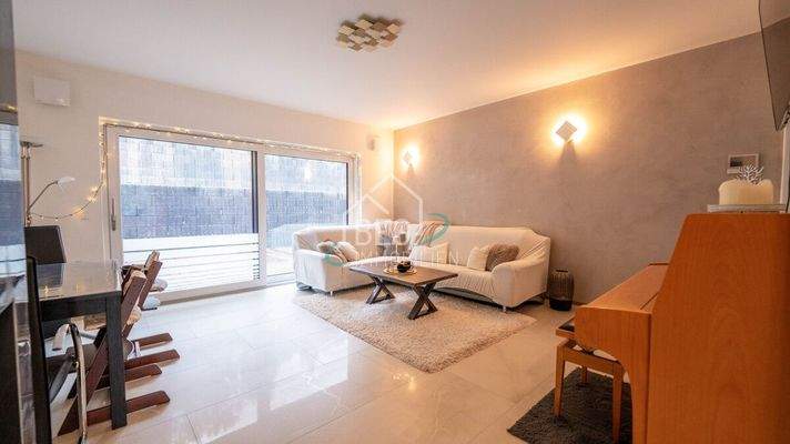 Wohn- /Esszimmer Wohnung links