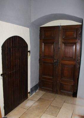 18. Diele und Tür WC(links)EG