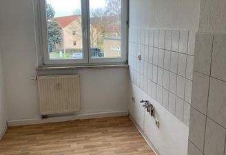 Leere Küche mit Fenster