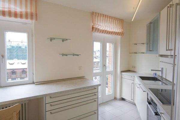 Küche - Tür zum Balkon