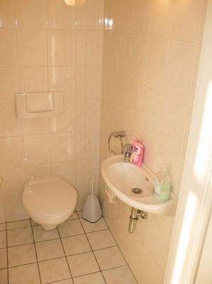 Vorderhaus Gäste - WC
