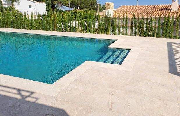 De1495 pool piscina.jpg