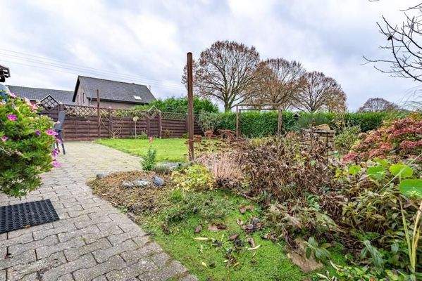 eingefriedeter Garten im Winter