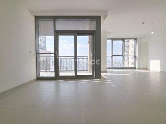Sea View Luxurious Apartment in Dubai Creek Harbour