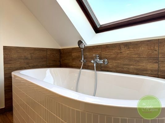 ... moderner Badewanne, ...