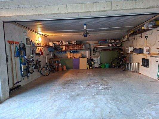 Grosszügige Doppelgarage.jpg