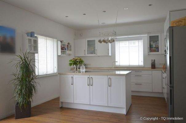 Wohnküche mit Kücheninsel
