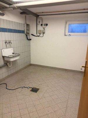 Waschraum im Keller.JPG