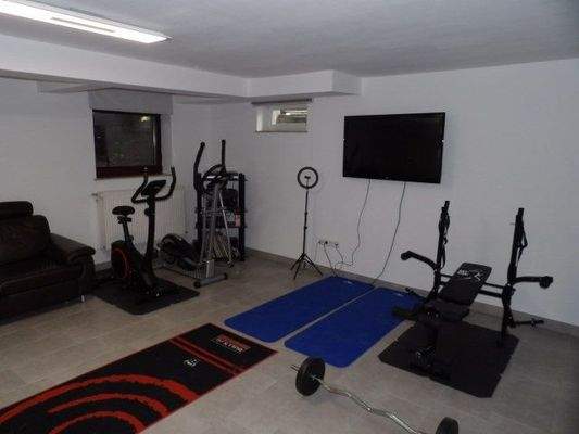 Keller-Fitnessraum o. Büro