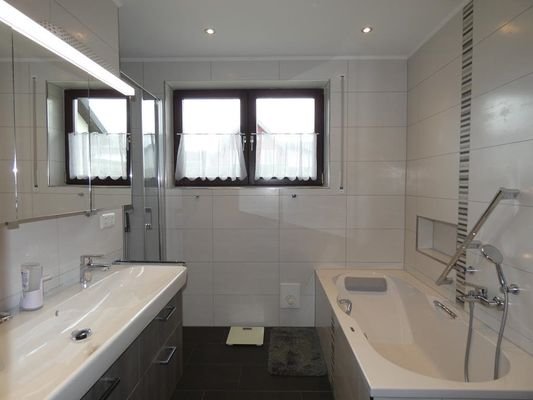 Modernes Badezimmer