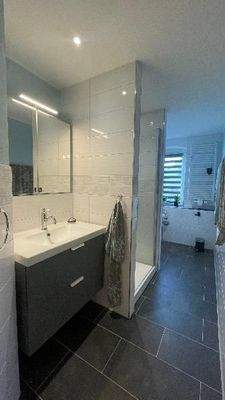 Bad mit Dusche im 2.OG