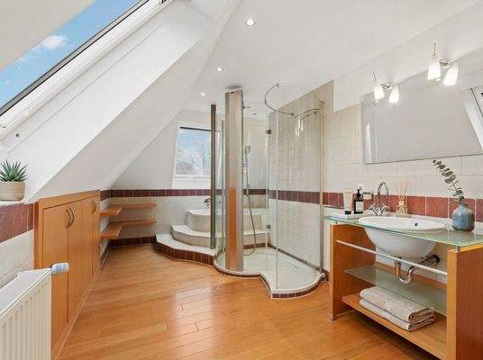 Elternbad im Obergeschoss