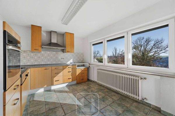 Lichtdurchflutete Einbauküche