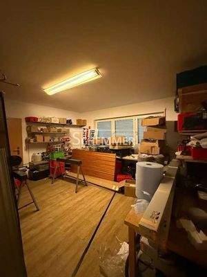 Halle 8 Büro rechts