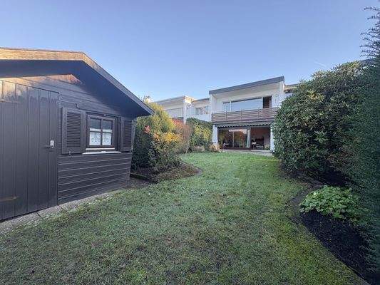 Garten mit Gartenhaus