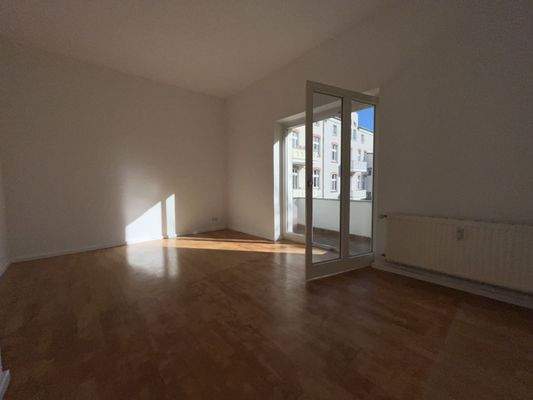 Schlafzimmer mit Zugang zum Balkon