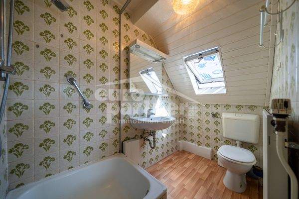 Badezimmer (Wohnung DG)