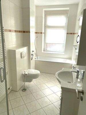 Bad mit Wanne u.Dusche