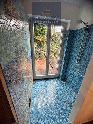 Dusche im Wellnessbereich