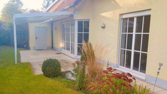 Haus Garten und Terasse