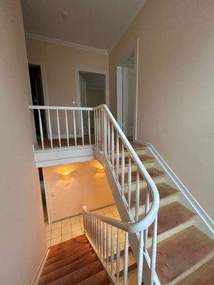 Treppe ins Obergeschoss