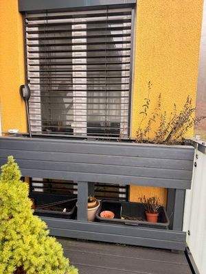 Balkon mit Pflanzkästen