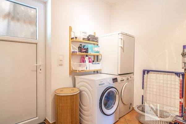 Hauswirtschaftsraum mit Ausgang