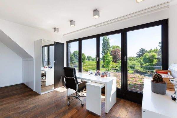 Arbeitszimmer mit Rheinblick