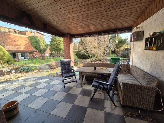 überdachte Terrasse