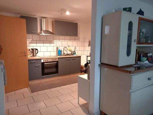 Küche und Zugang zum Wohn - Esszimmer