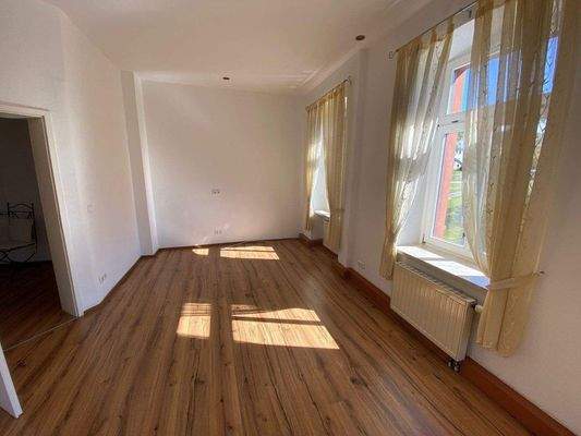 Beispielwohnung 1. OG- Wohnzimmer (2).jpg