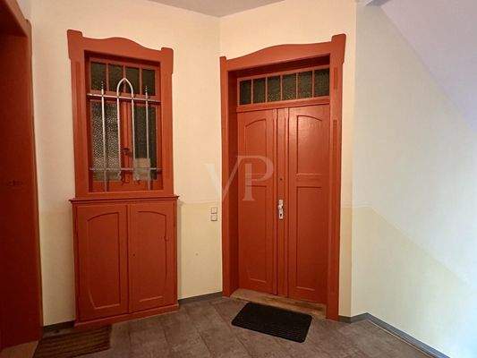 Wohnungstür im 1. OG