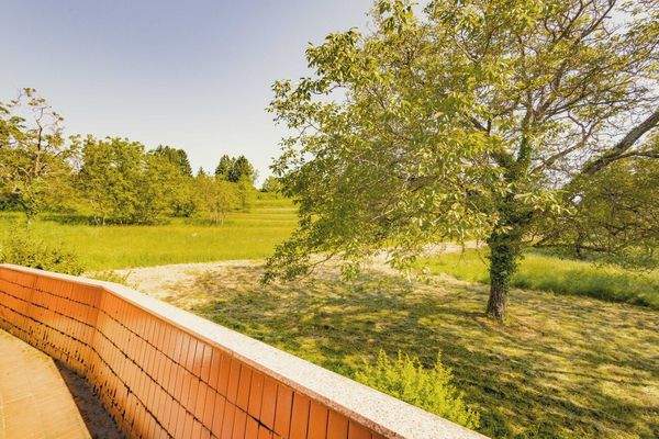 Balkon mit schönem Ausblick ins Grüne