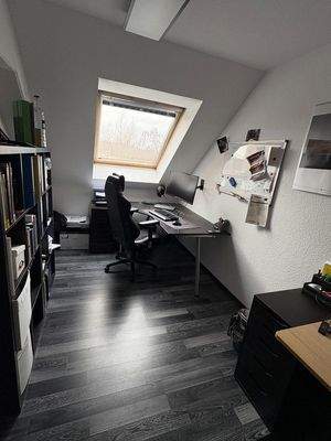 Zusätzliches Zimmer, z.Zt Büro