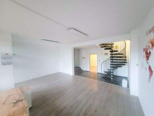 EG Eingangsbereich mit Treppe2