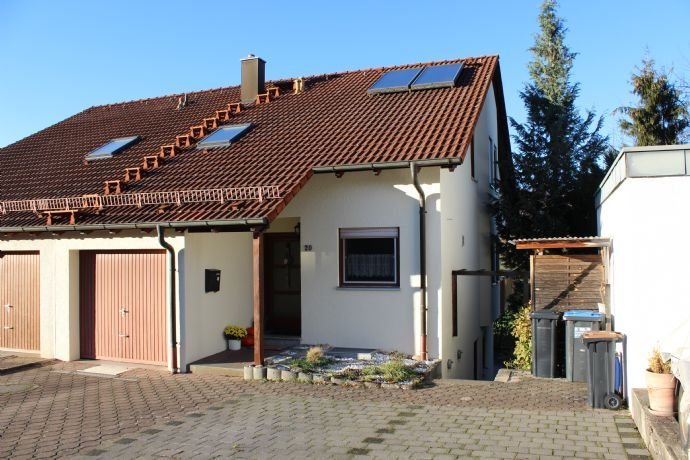 Gepflegte Doppelhaushälfte mit Pelletheizung/Solar, Einliegerwohnung, Garten und Garage