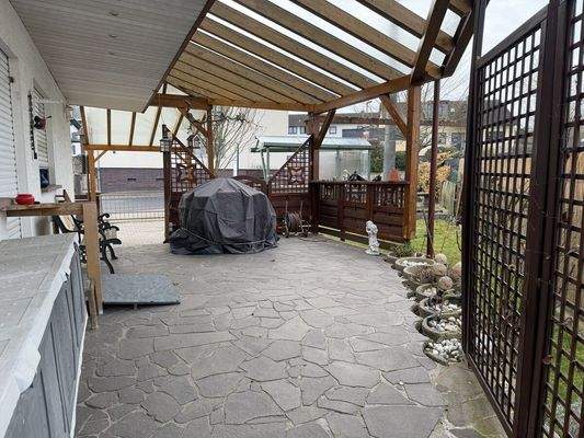 Terrasse und Carport