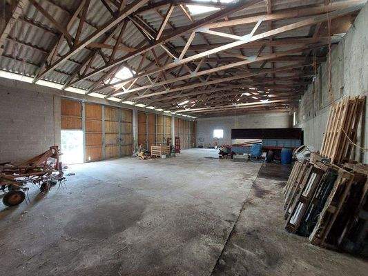 Bewegungshalle innen 1.jpg