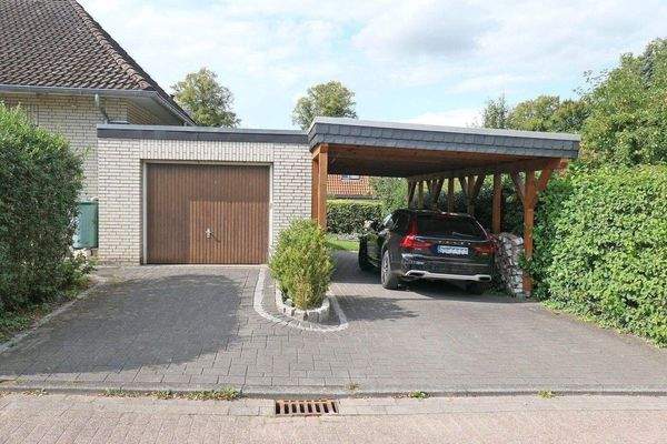 Massivgarage mit angebautem Carport