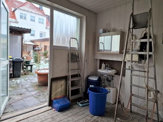 Garage Haus 2 mit Zugang zum Hof