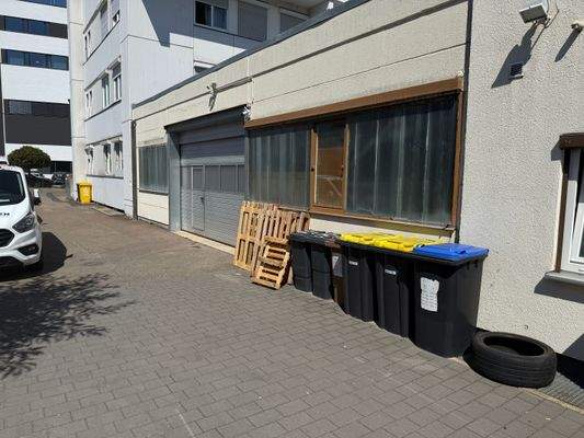 Hof Rolltor Zufahrt Werkstatt Lager 