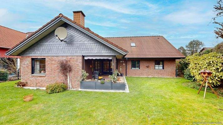 Gepflegter Gartenbereich mit Blick auf die Terrass