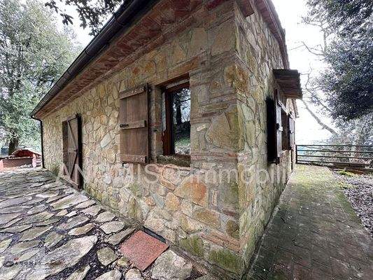 Hausansicht Weitwinkel