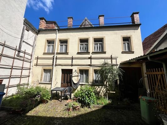 Ansicht des Hinterhauses mit Innenhof und Dachterrasse