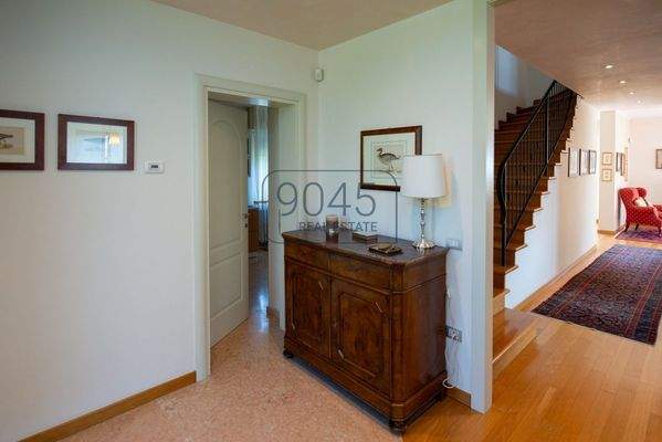 Exklusives Villenanwesen mit Seeblick in Garda - Gardasee