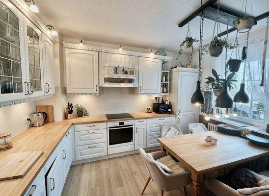 Haus II. Küche - (Homestaging KI generiert)