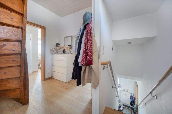 Wohnung 1. OG links Treppenaufgang