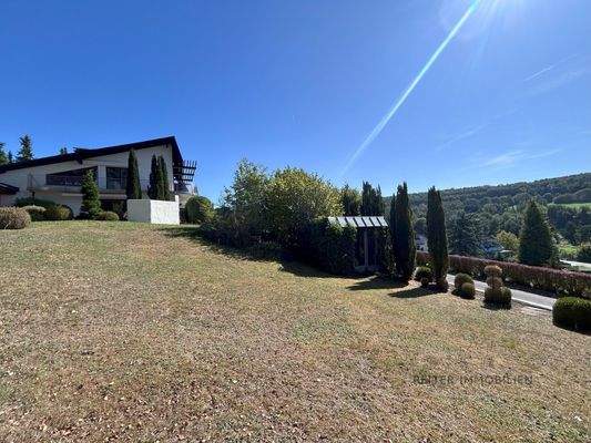 großzügiger Garten in gefühlter Alleinlage