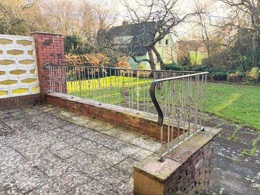 Terrasse mit Zugang zum Garten.jpg